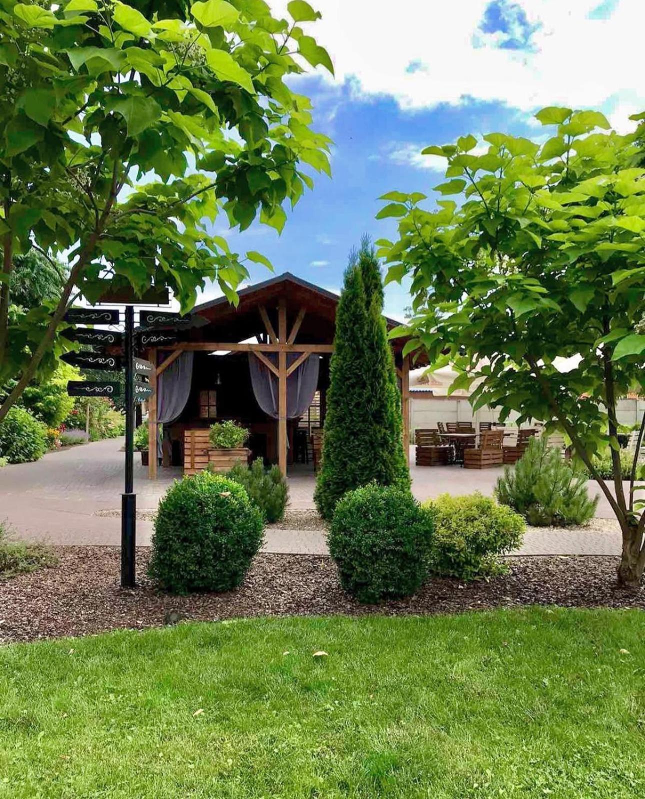 Hotel Bannyi Dvir Uzyn Zewnętrze zdjęcie